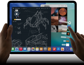 iPad Pro, noir sidéral, main gauche tenant l’appareil, main droite montrant un geste de pointage pour manipuler plusieurs fenêtres d’apps ouvertes, une app de dessin avec des croquis de designs mécaniques, une photothèque montrant des images de planètes et de l’espace, des fichiers en éventail dans le dossier Téléchargements