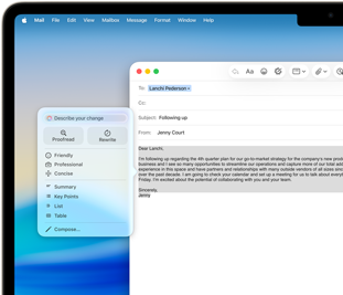 Écran d’un MacBook Air affichant les Outils d’écriture d’Apple Intelligence utilisés pour rédiger un e-mail